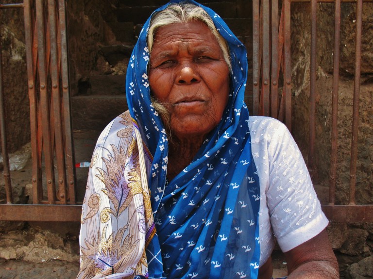 a avó tribal sem familia
