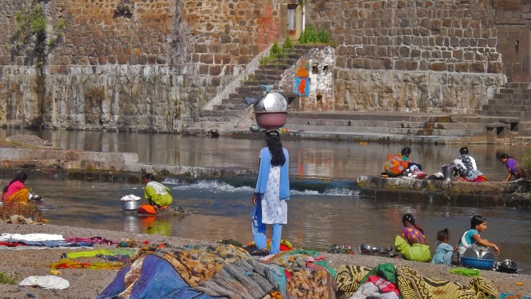 a lavadeira à espera de futuro