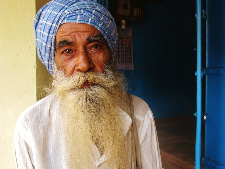 o ancião de beira da estrada