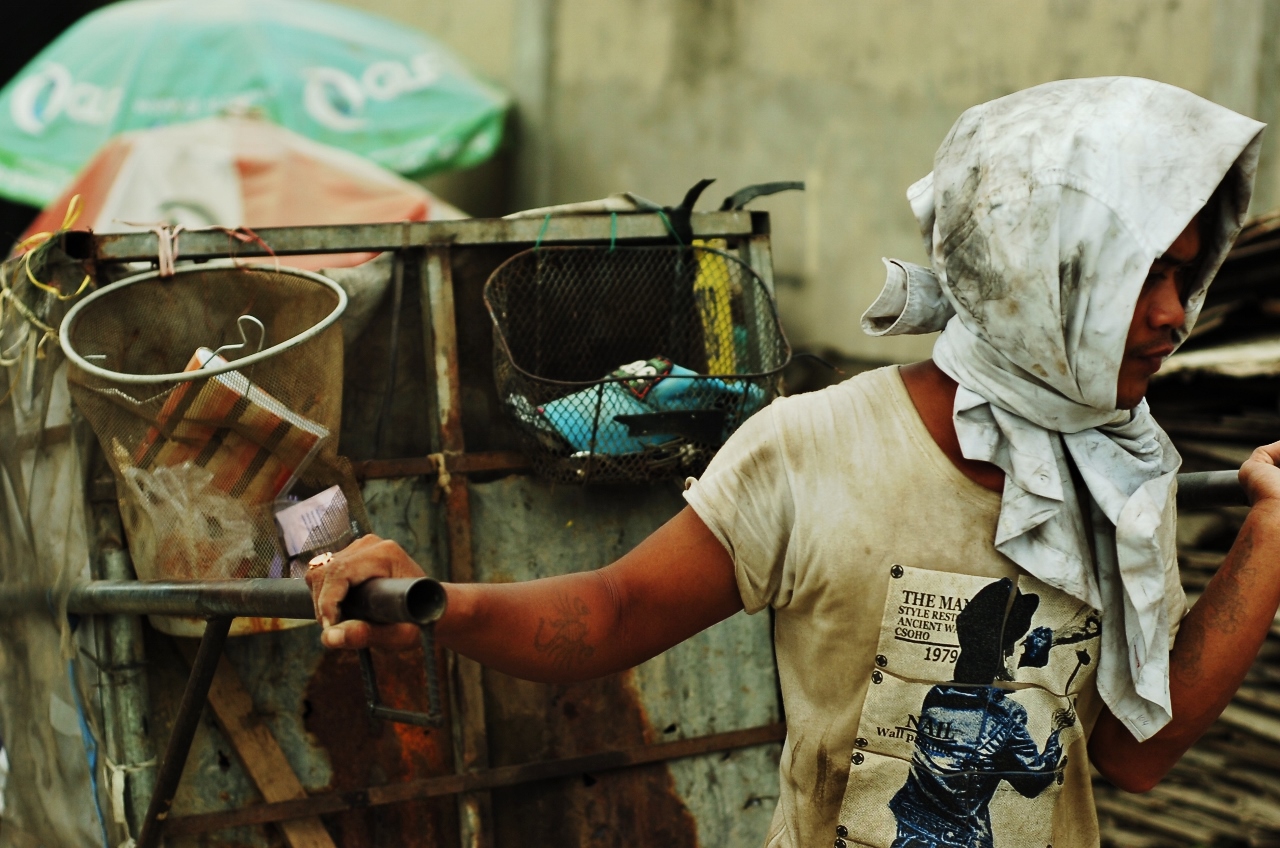 A reciclagem do país está totalmente organizada de forma informal com os membros mais pobres da sociedade a colectarem plásticos na rua (1280x848)