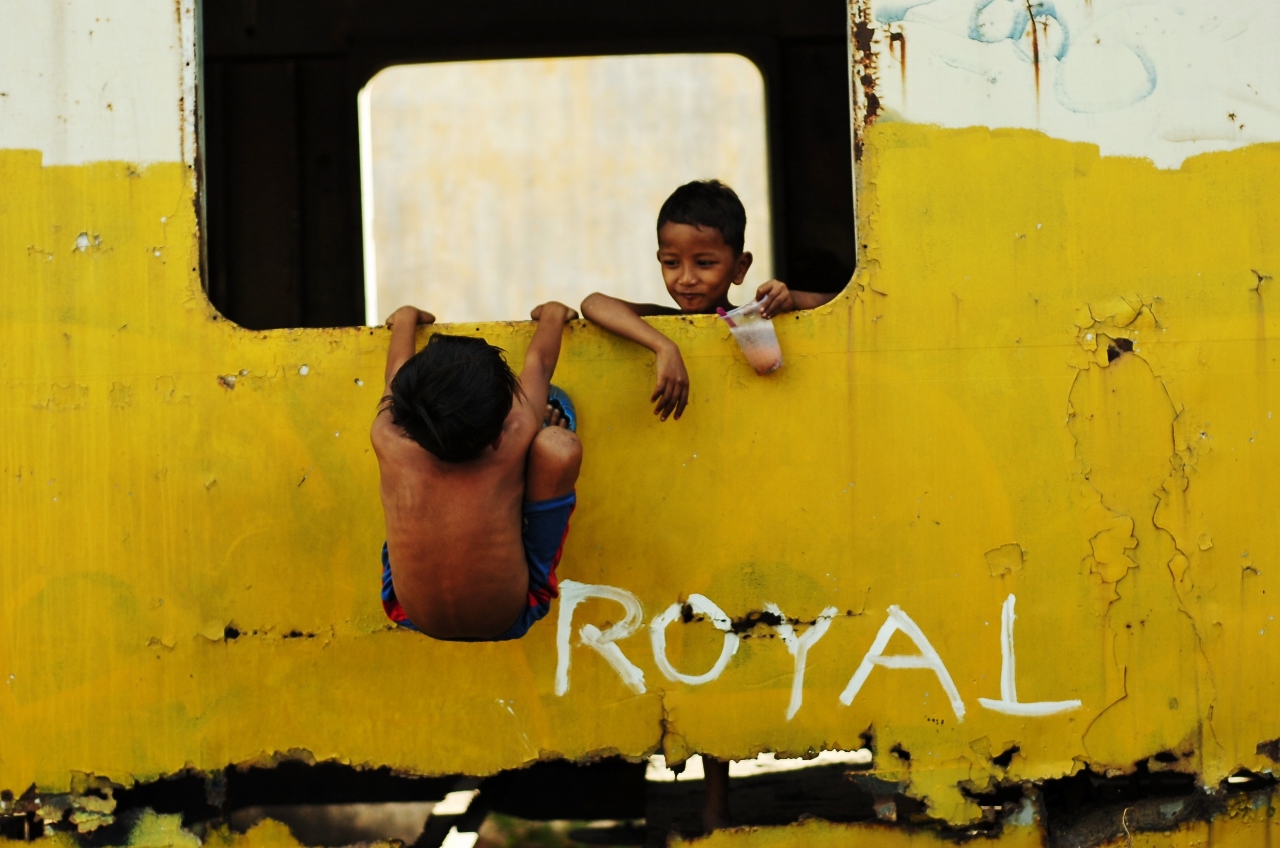 Comboios abandonados servem de recreio (1280x848)