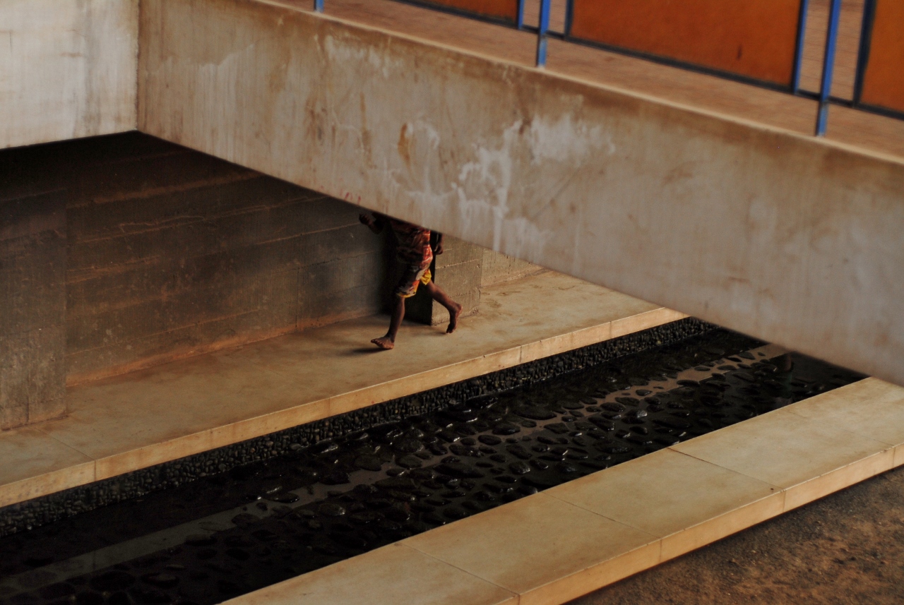 Geometrias da arquitectura moderna de Vann Mollyvan - responsável pela construção do país na sua época dourada dos anos 60 (1280x857)