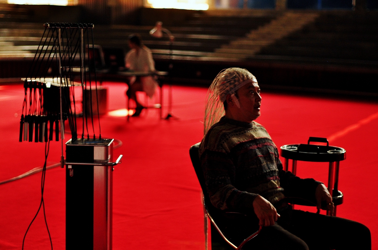 Rodagem de um filme de ficção cientifica que aborda tecnologia e filosofia budista e procura de estados de consciência mais elevados (1280x847)