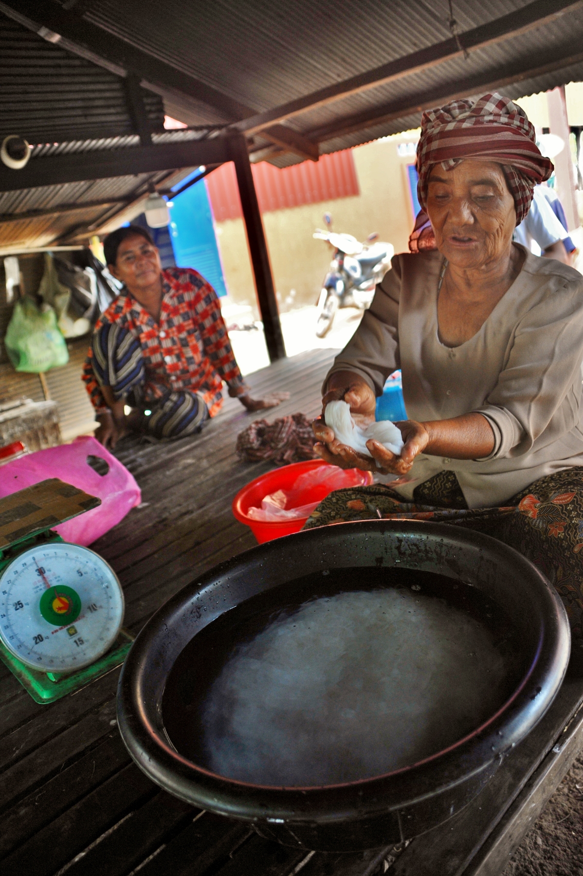 nompajok-noodles-maker-7-1198x1800-1